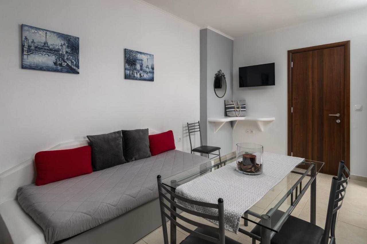 Sunny Deluxe Jacuzzi Apartman Peran Triovasalos Kültér fotó