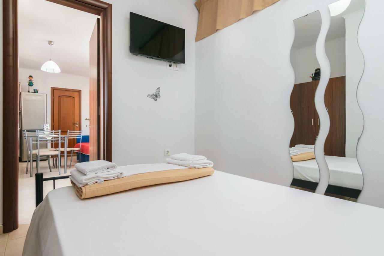 Sunny Deluxe Jacuzzi Apartman Peran Triovasalos Kültér fotó