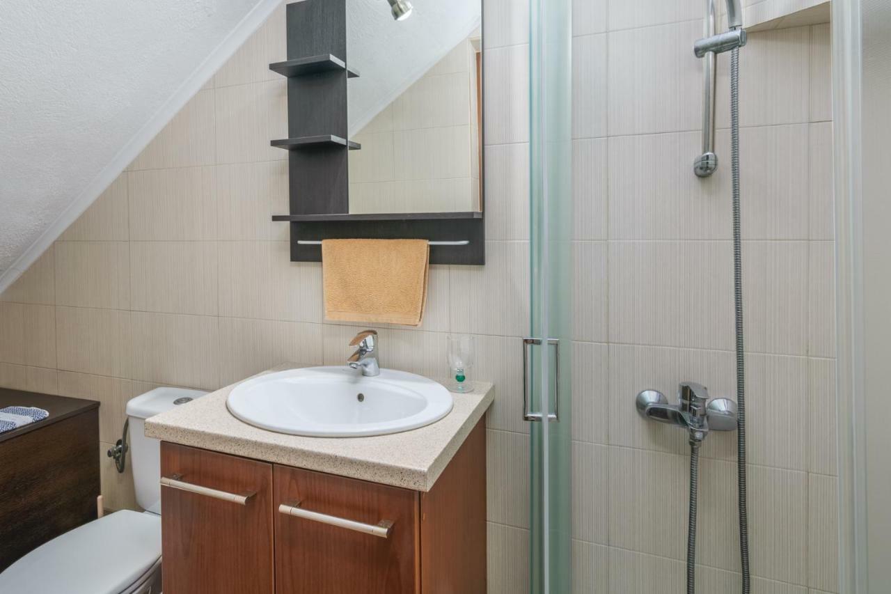 Sunny Deluxe Jacuzzi Apartman Peran Triovasalos Kültér fotó